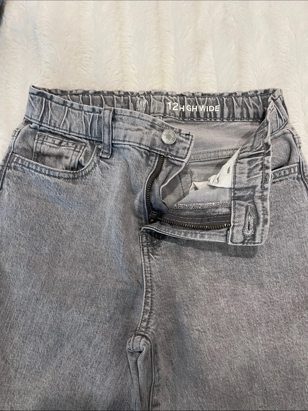 GAP Wide Leg Jeans in Washed Gray
